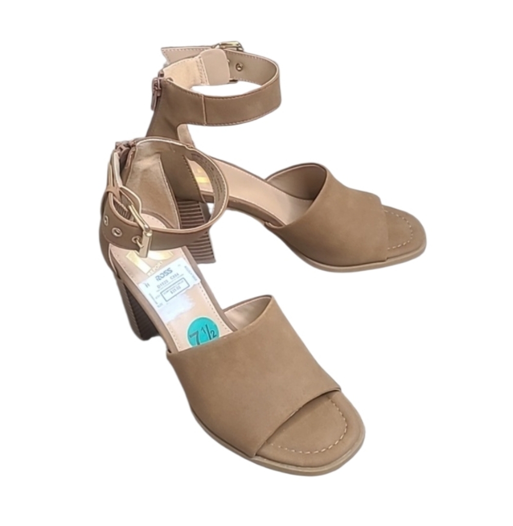 Report Carinae Open-Toe Ankle Strap Block Heel Sandals